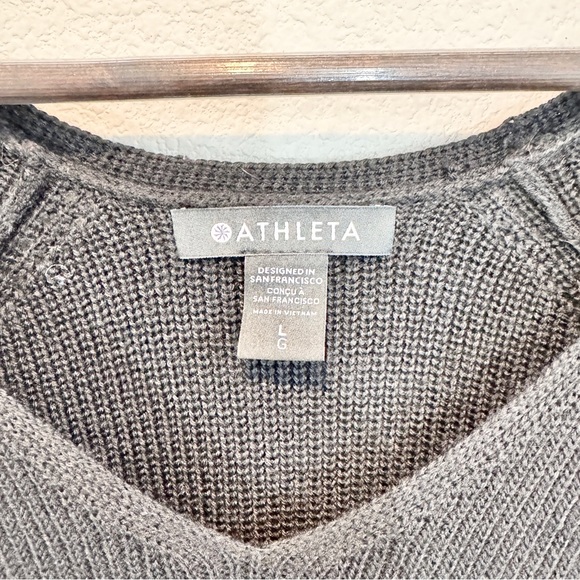 Athleta Hanover Refined V-Neck Merino Wool Sweater Black L Minimalist Cozy - Picture 2 of 10